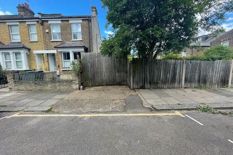 17 Marlborough Road, London, N22 8NB