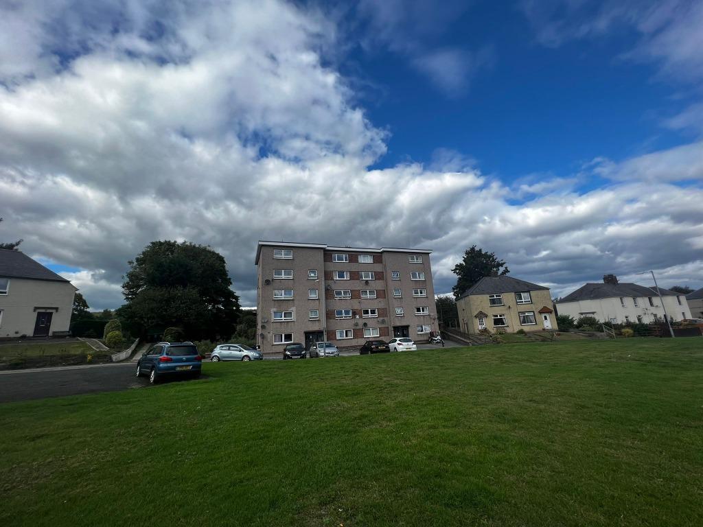Oliver Park, Hawick, TD9 3 bed flat £550 pcm (£127 pw)