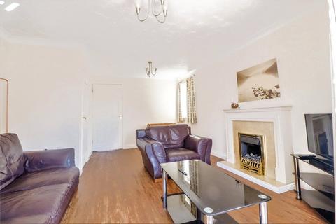 4 bedroom end of terrace house to rent, Hesper Road, Colchester, CO2