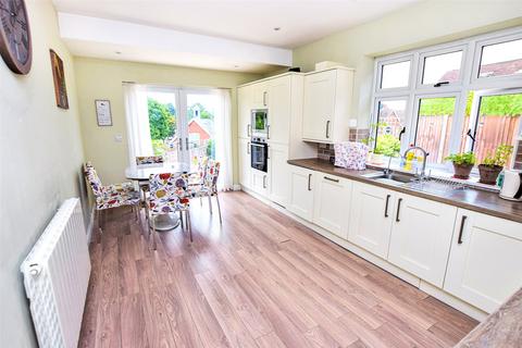 undefined, Chingford Avenue, Hampshire GU14