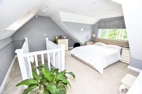 undefined, Chingford Avenue, Hampshire GU14