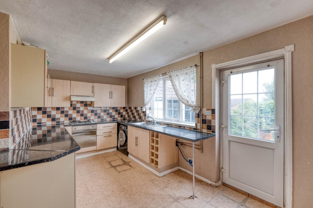 Sillins Avenue, Lakeside Redditch B98... 3 bed end of terrace house £