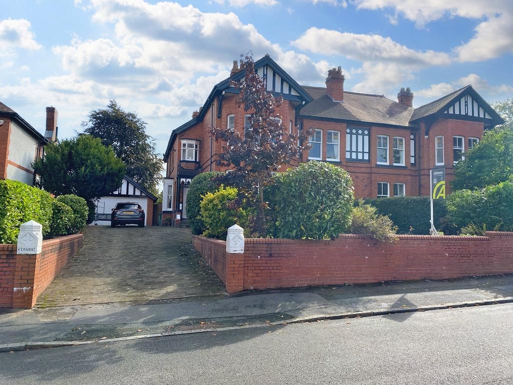 Victoria Road, Grappenhall, Warrington, WA4 4 bed semidetached house
