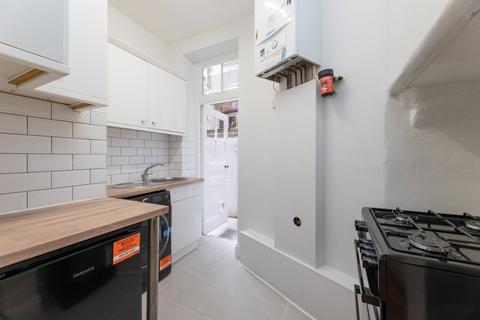 2 bedroom property to rent, Hanson Street, London, W1W