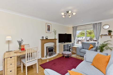 17 Buckstone Shaw, Edinburgh, EH10 6XP