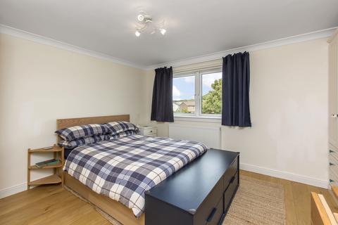 17 Buckstone Shaw, Edinburgh, EH10 6XP