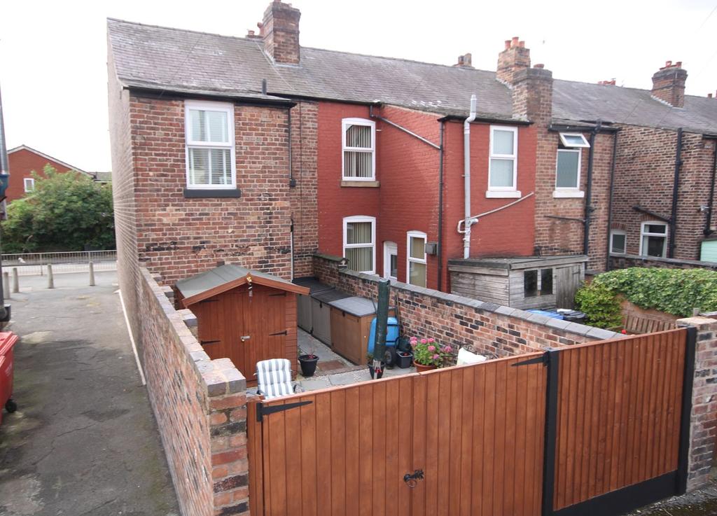 Old Liverpool Road, Warrington, WA5 2 bed terraced house £145,000
