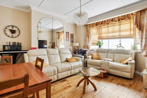 4 bedroom terraced house for sale, Village Way, London, NW10