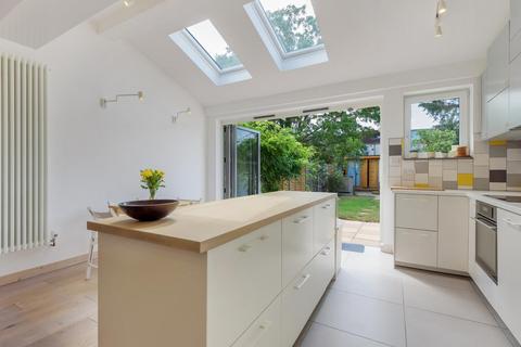 8 Glenfarg Road, London, SE6 1XH