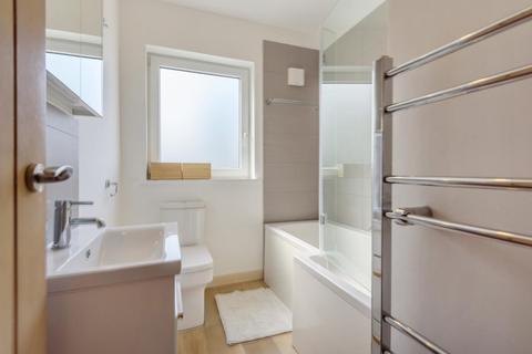 8 Glenfarg Road, London, SE6 1XH