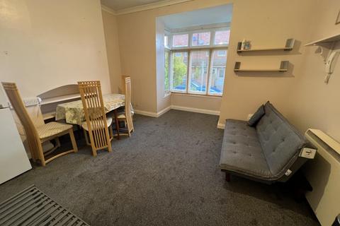 2 bedroom flat to rent, Ground Floor Flat, Longbrook Terrace