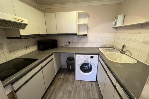 2 bedroom flat to rent, Ground Floor Flat, Longbrook Terrace