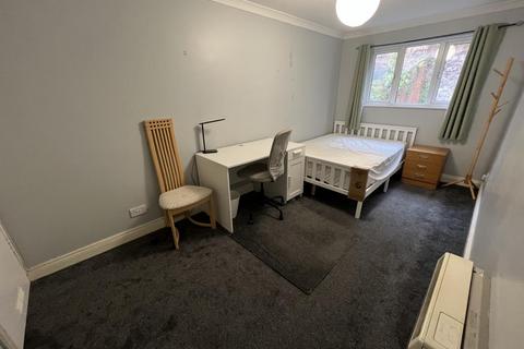 2 bedroom flat to rent, Ground Floor Flat, Longbrook Terrace