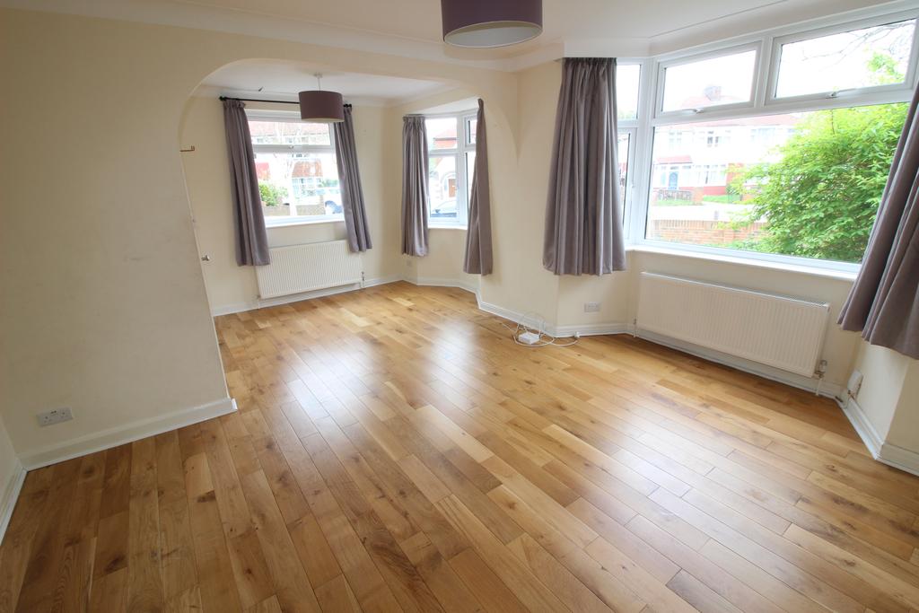 Brockenhurst Avenue, Worcester Park KT4 3 bed semidetached house to