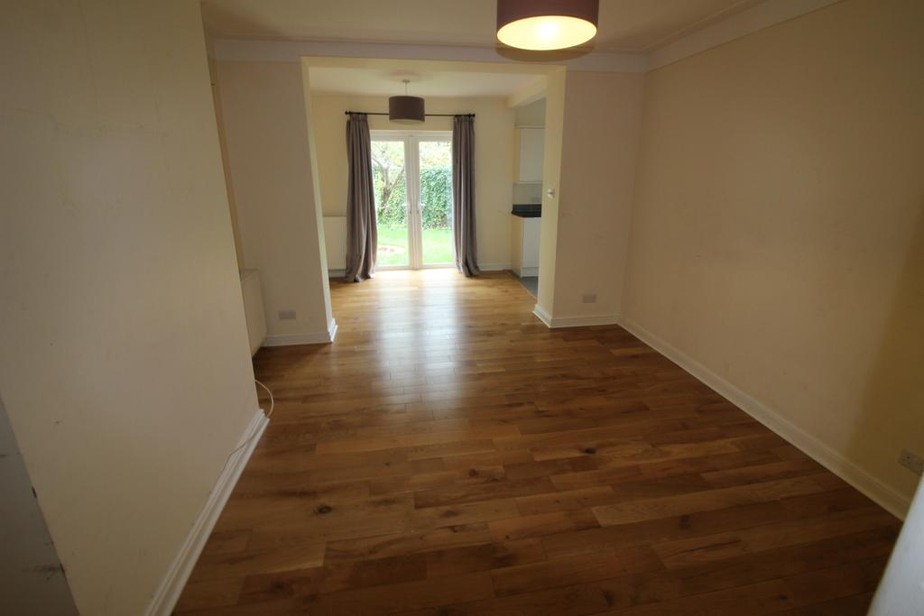 Brockenhurst Avenue, Worcester Park KT4 3 bed semidetached house £