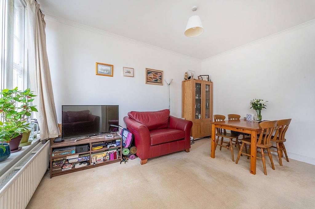 The Vale, Acton, London, W3 2 bed flat £1,650 pcm (£381 pw)