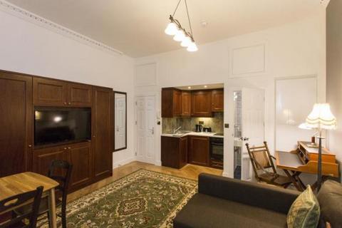 Studio to rent, Cartwright Gardens, Bloomsbury, London, WC1H