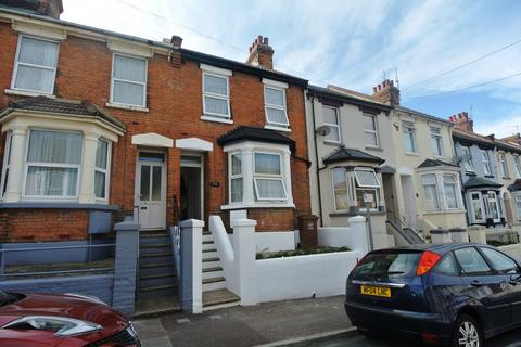 3 bedroom terraced house to rent, Pagitt Street, Chatham ME4