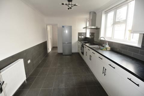 3 bedroom terraced house to rent, Pagitt Street, Chatham ME4