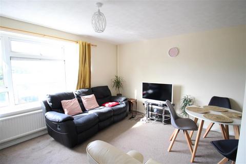 2 bedroom property for sale, Kildare Close, Bordon