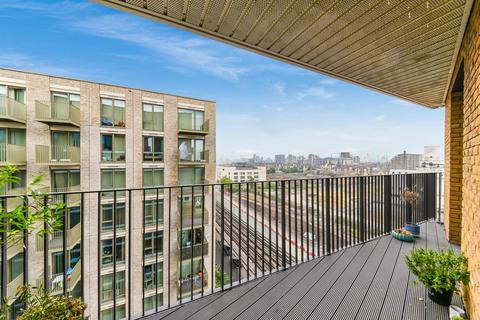 2 bedroom apartment to rent, Mercier Court, Royal Wharf, London, E16