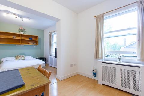 Studio to rent, West Cromwell Road, Earls Court, London SW5