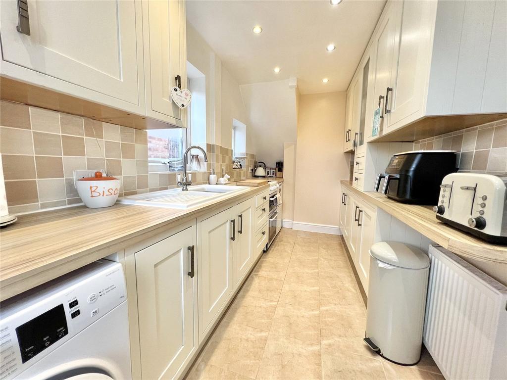 Wharfedale Road, Reddish, Stockport, SK5 3 bed semidetached house £