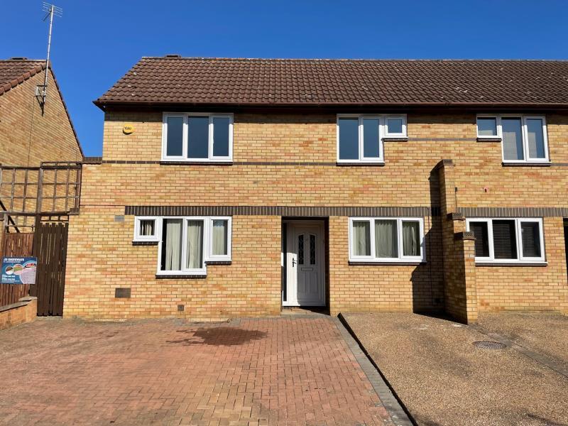 Gramwell, Shenley Church End 4 bed semidetached house £1,700 pcm (£