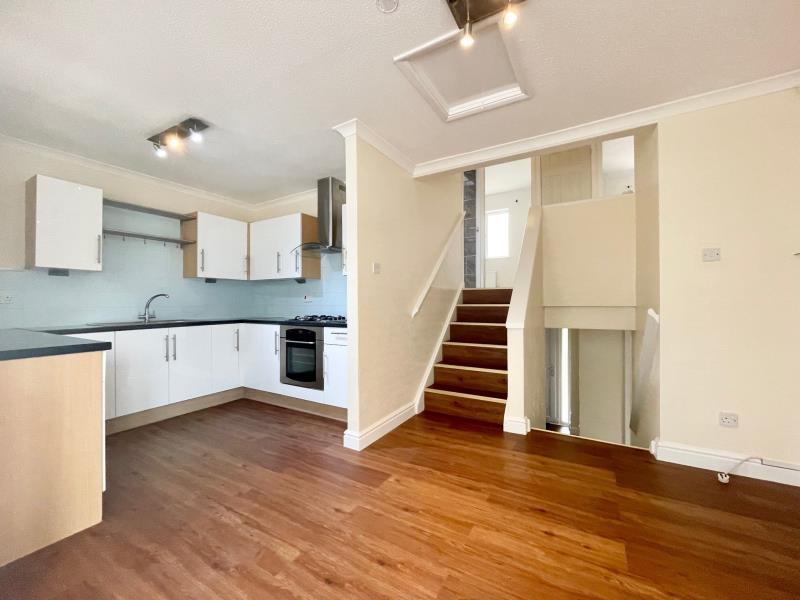 Gramwell, Shenley Church End 4 bed semidetached house £1,700 pcm (£