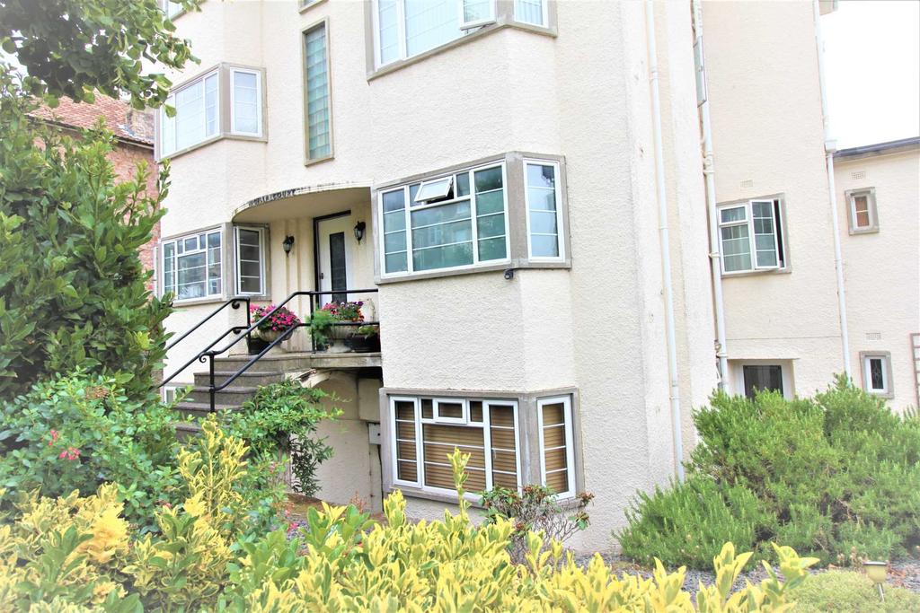 Southside, Weston Super Mare 3 bed flat £1,100 pcm (£254 pw)
