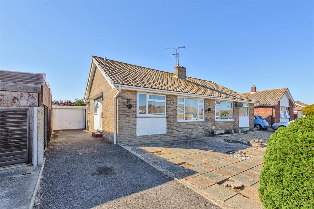 Marine Drive, Selsey, PO20 2 bed bungalow £310,000
