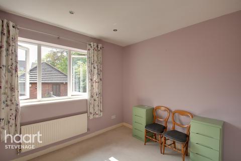 2 Blair Close, Stevenage, SG2 8DE