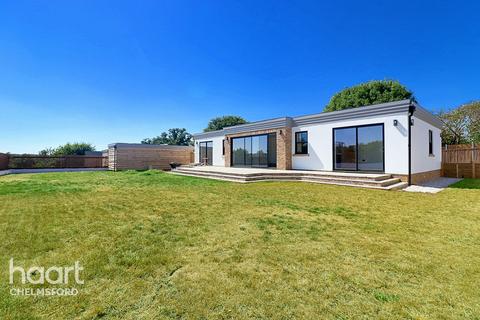 4 bedroom detached bungalow for sale - Goat Hall Lane, Chelmsford