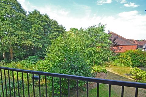 1 bedroom flat for sale, Foxmead Court, Meadowside, Storrington, West Sussex, RH20