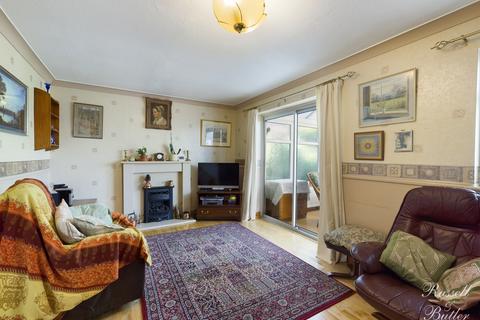 33 Badgers Way, Buckingham, MK18 7EG