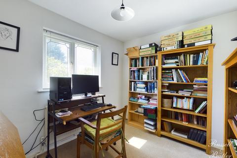 33 Badgers Way, Buckingham, MK18 7EG