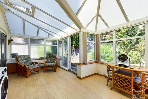 33 Badgers Way, Buckingham, MK18 7EG