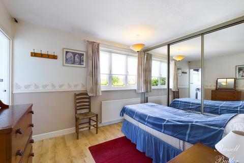 33 Badgers Way, Buckingham, MK18 7EG