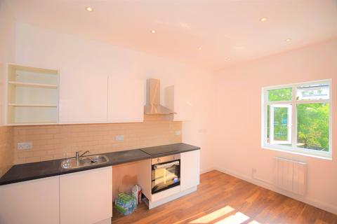 Studio to rent, Larch Road