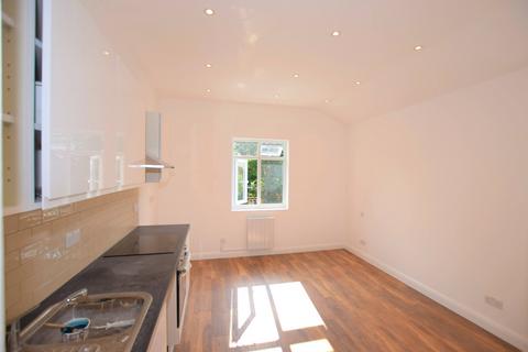 Studio to rent, Larch Road