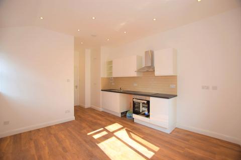 Studio to rent, Larch Road