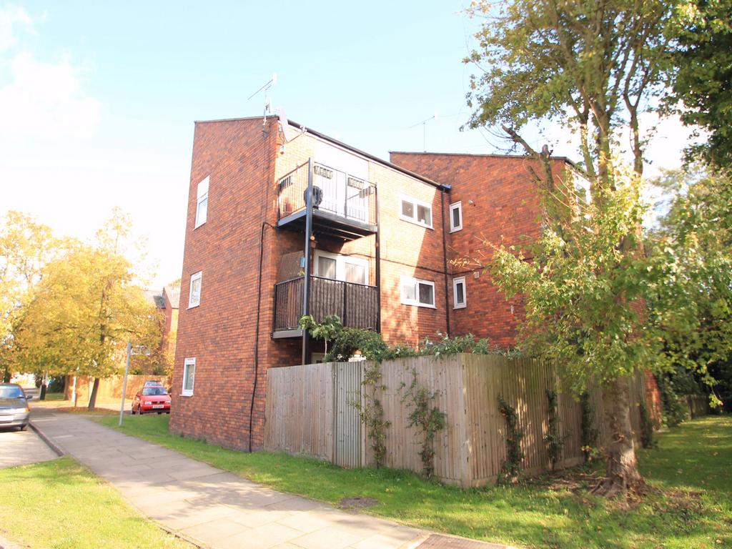 Braybourne Close, North Uxbridge, Middlesex 1 bed flat for sale £269,995