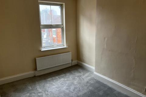 2 bedroom flat to rent, 2 Bed Flat – Narborough Road, Leicester, LE3 0LE. £925 PCM