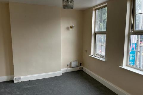 2 bedroom flat to rent, 2 Bed Flat – Narborough Road, Leicester, LE3 0LE. £925 PCM