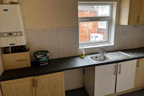 2 bedroom flat to rent, 2 Bed Flat – Narborough Road, Leicester, LE3 0LE. £895 PCM
