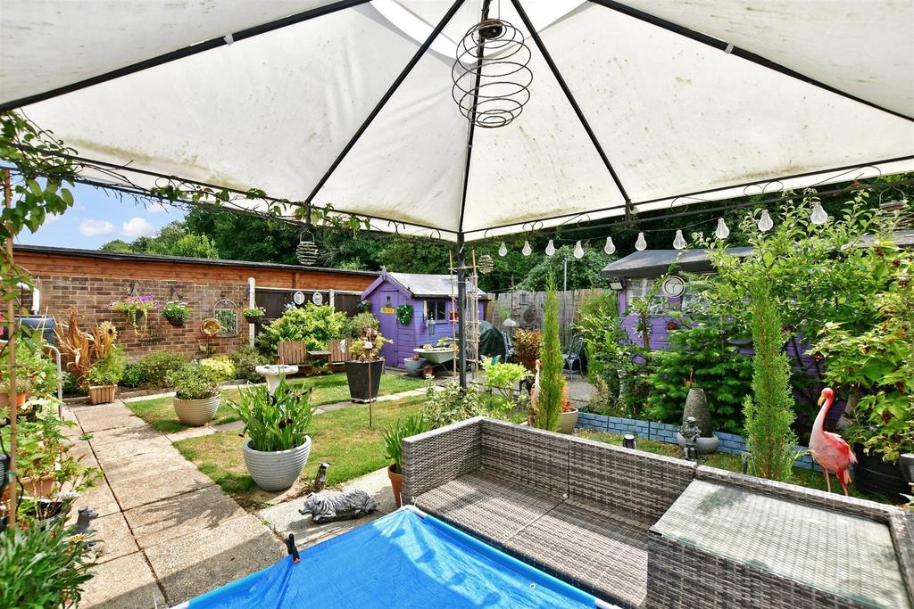 Cherry Gardens, Herne Bay, Kent 2 bed detached bungalow for sale £360,000