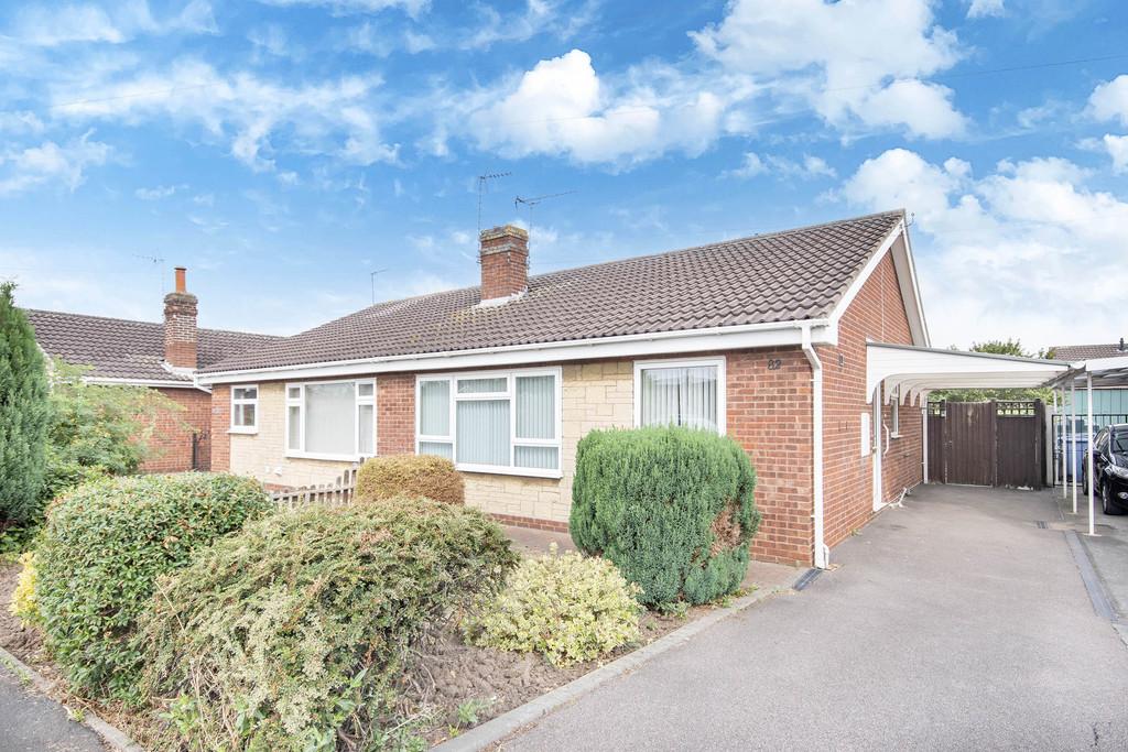 Linden Avenue, Tuxford, Newark 2 bed semi-detached bungalow - £165,000