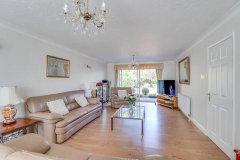4 bedroom detached house for sale, The Chase, Thundersley