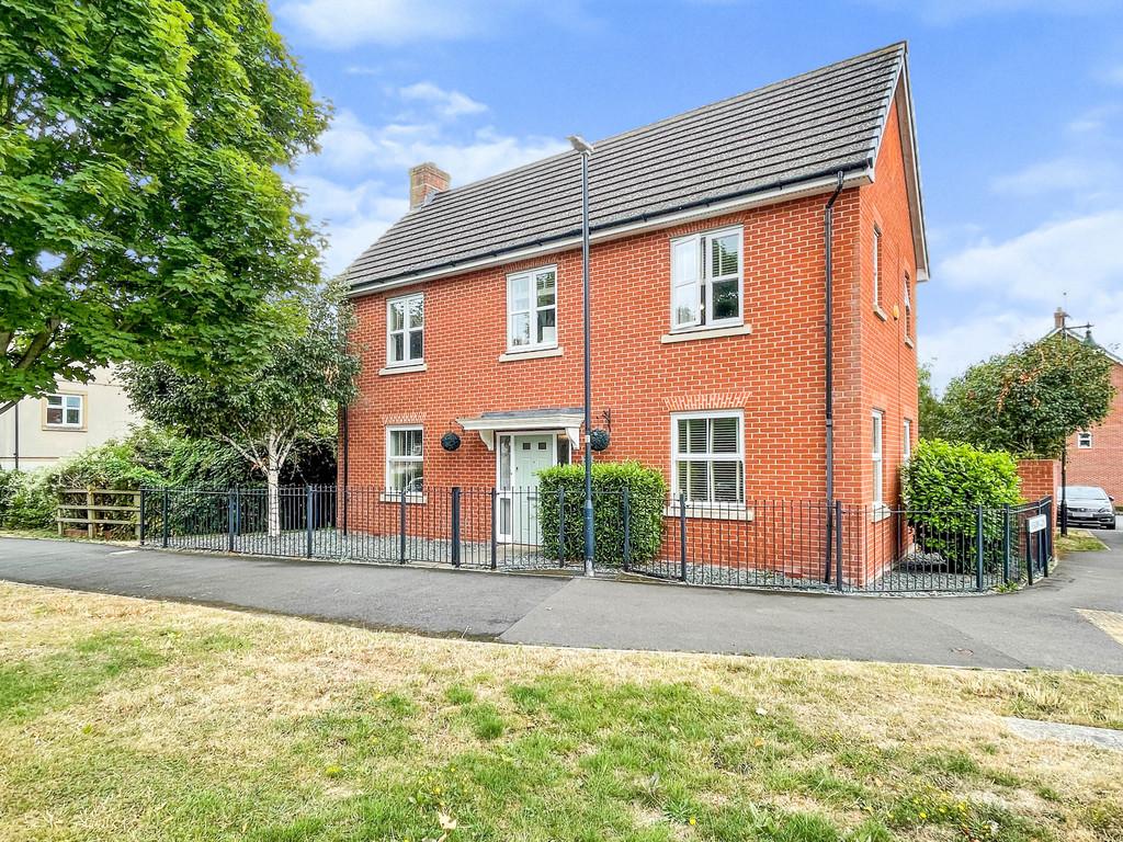 Eastbury Way, Redhouse, Swindon 5 bed detached house £485,000