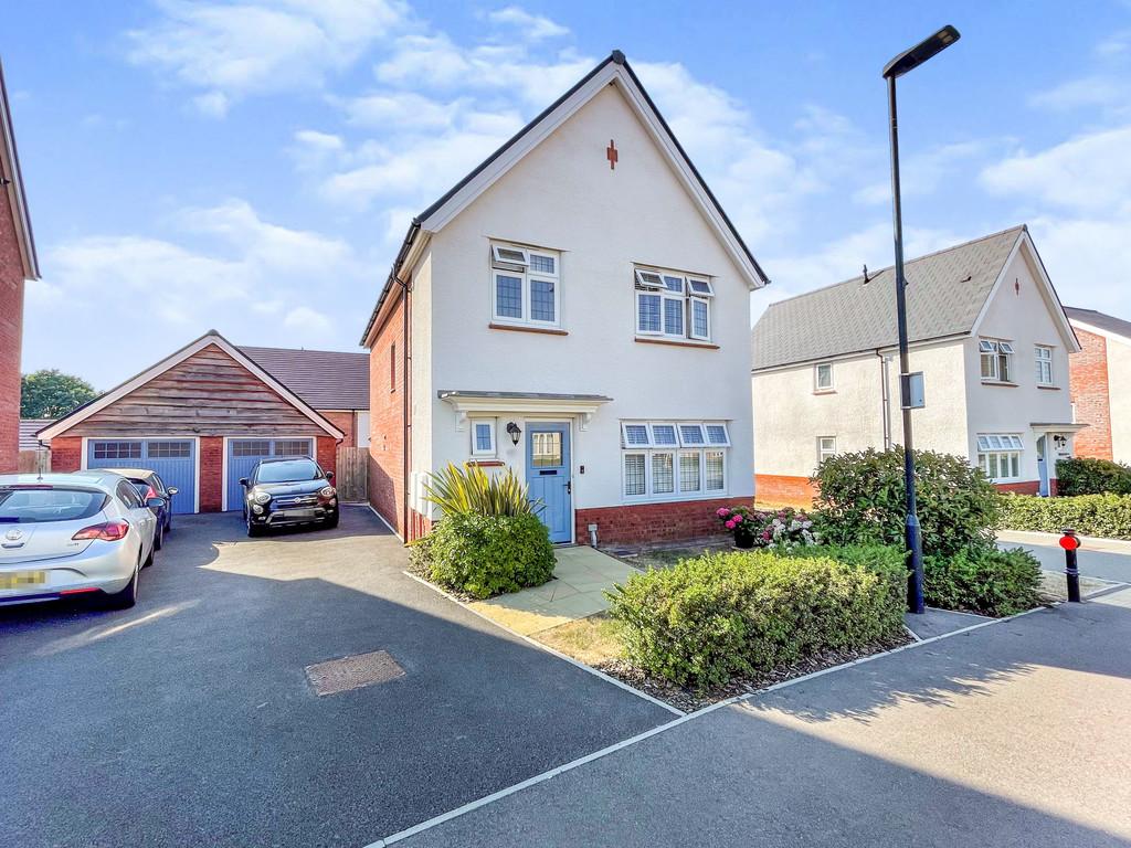 Homington Avenue, Coate, Swindon 3 bed detached house £375,000
